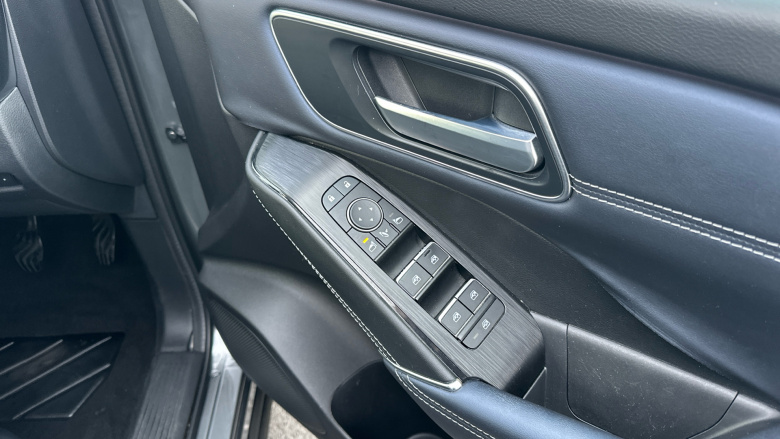 Nissan Qashqai 1.3 DiG-T MH Tekna 5dr Petrol Hatchback